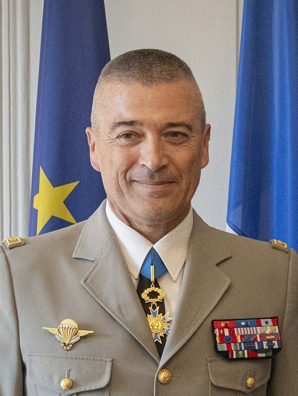 Devant le Medef, le général Thierry Burkhard a exprimé ses inquiétudes. Wikipedia