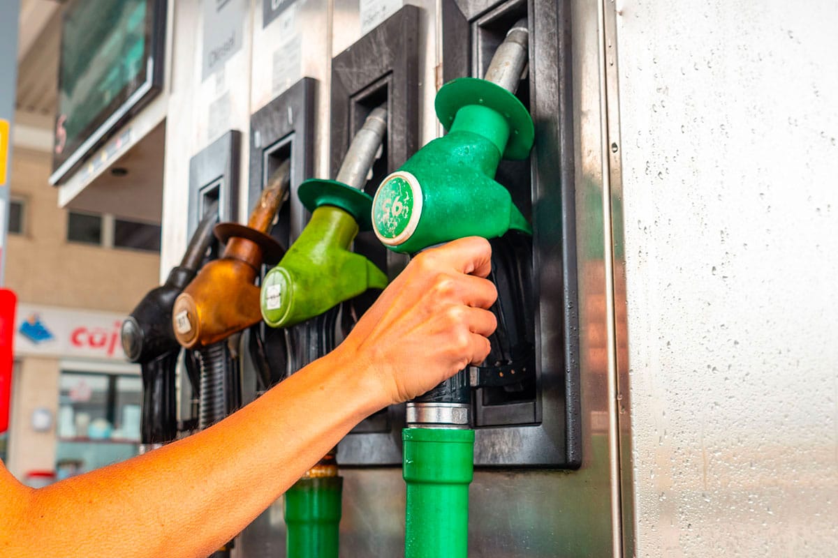 Le Prix Des Carburants Plonge Le Gazole A 160 Euro Une Premiere Depuis La Guerre En Ukraine