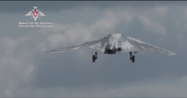 Les Russes ont abattu leur propre drone S-70 Okhotnik-B au-dessus de l'Ukraine. Capture d'écran