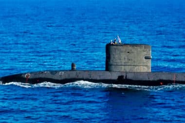 Sous Marin Nucleaire Gravement Endommage Suivant Navires Russes Trou 2 Metres Decouvert