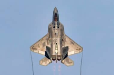 F 22 Avion Furtif Polyvalent Qui Fascine Pas Vraiment Bombardier