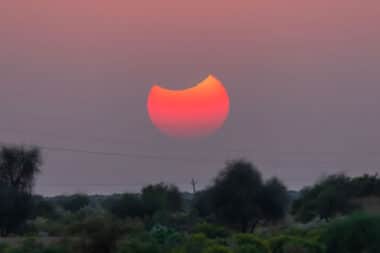Une éclipse solaire partielle qui va illuminer le ciel le 29 mars 2025