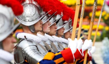Gardes suisses : l’histoire fascinante de ces soldats qui protègent le Vatican depuis 1506
