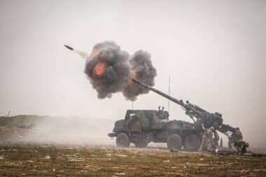 L'artillerie est devenue, depuis la guerre en Ukraine, une composante essentielle des champs de bataille modernes. Wikipedia