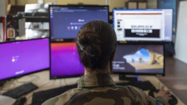 Depuis 2022, la Russie mène une offensive informationnelle mondiale. Clonage de médias, désinformation ciblée, manipulation de l’opinion : une stratégie invisible mais redoutablement efficace. Defense.gouv