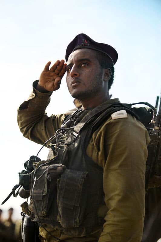 Sébastien Lecornu, ministre des Armées, a levé le secret sur un document officiel pour prouver que la France ne fournit pas d’armes offensives à Israël. Wikipedia