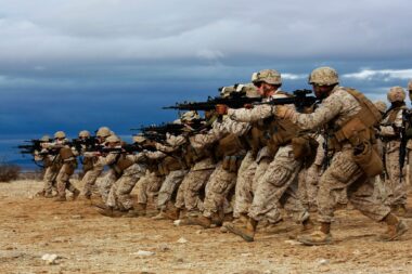 marines-los-angeles-donald-trump-pro-migrants
