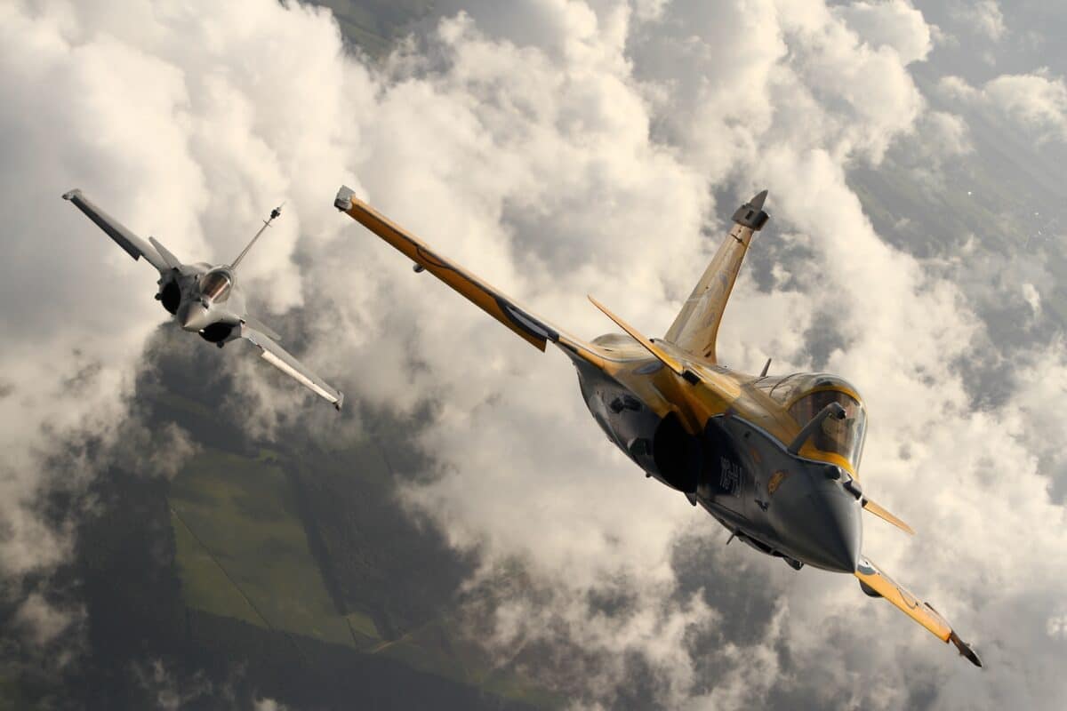 rafale F4 en patrouille