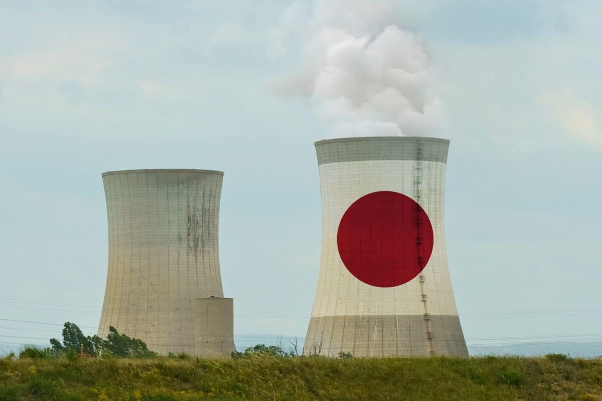 Trois drones survolent une centrale nucléaire au Japon