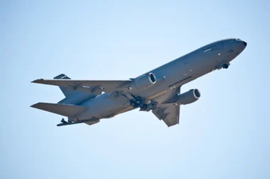 Un avion militaire américain intercepté en plein vol : la Russie envoie un signal choc