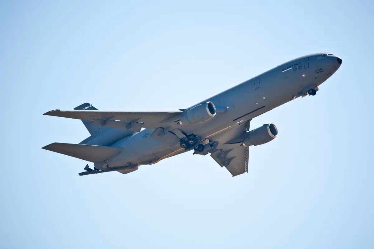 Un avion militaire américain intercepté en plein vol : la Russie envoie un signal choc