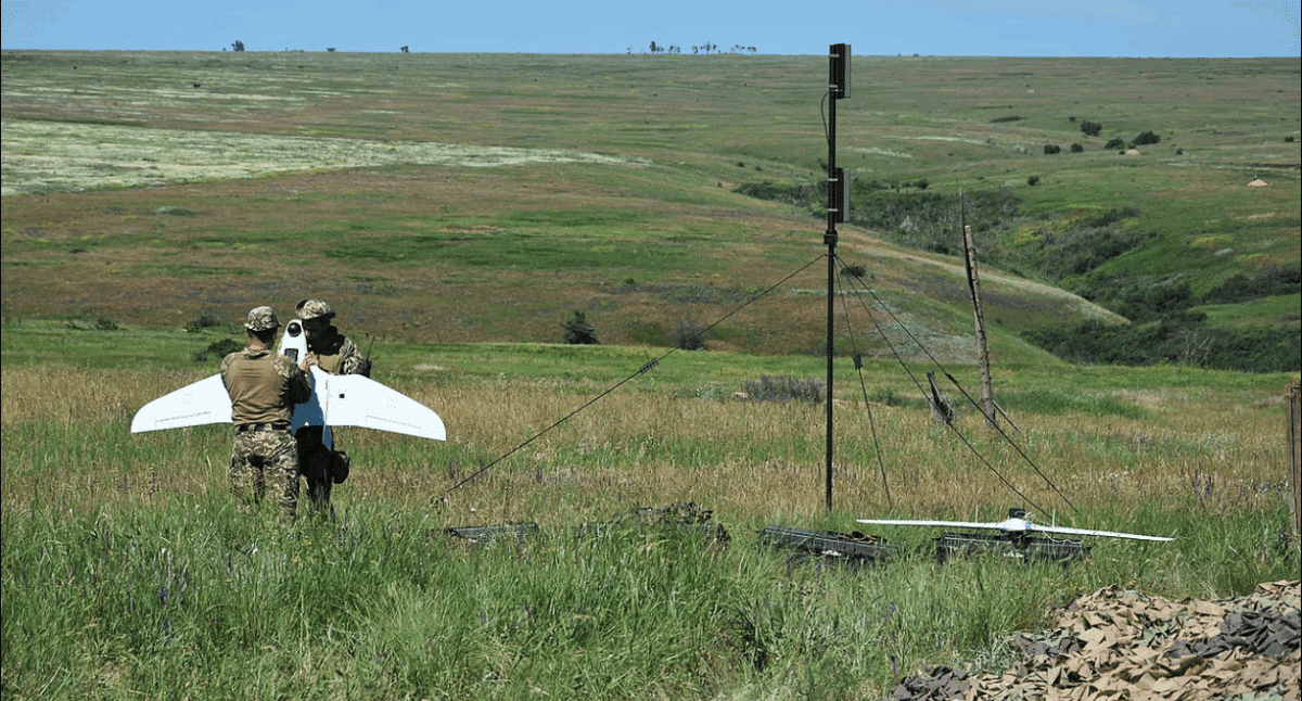 Le Royaume-Uni s'engage à produire en masse des drones intercepteurs conçus en Ukraine, renforçant ainsi sa coopération Défense et son soutien face à la menace aérienne russe. Wikipedia