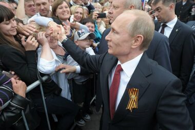 Pour le patron sortant du MI6, Vladimir Poutine ne veut pas la paix en Ukraine. Wikipedia