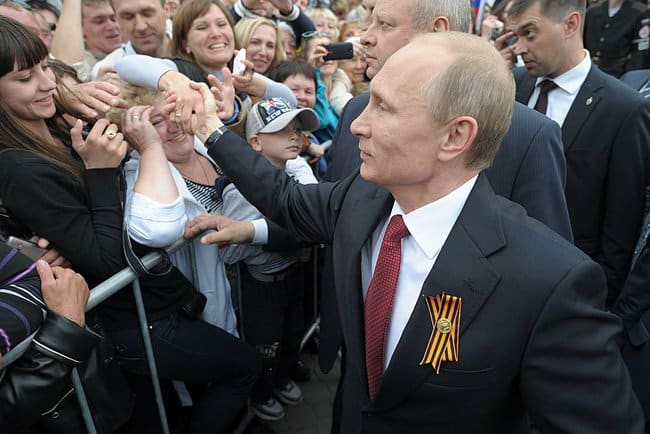 Pour le patron sortant du MI6, Vladimir Poutine ne veut pas la paix en Ukraine. Wikipedia