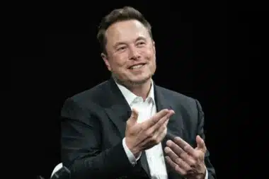 Polémique mondiale : Elon Musk prend position dans la crise migratoire japonaise