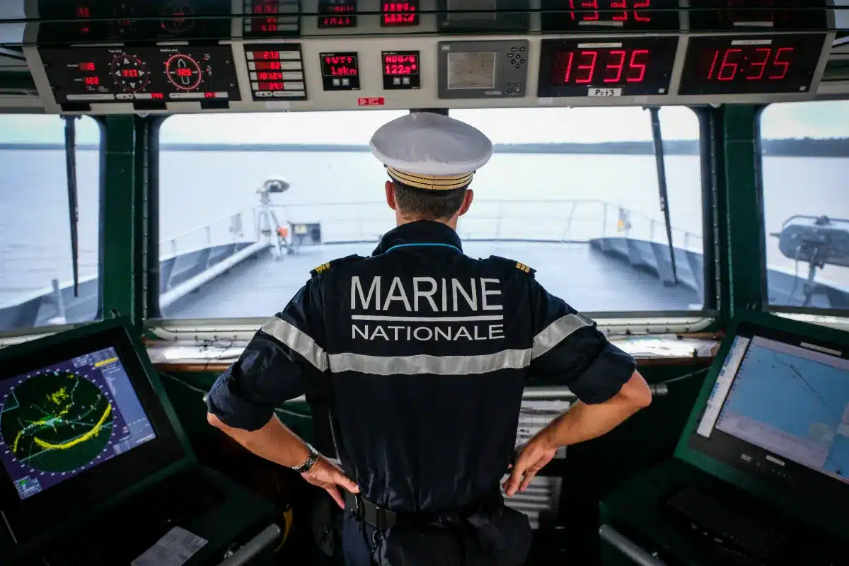 40 tonnes de drogue stoppées net : l’incroyable butin de la Marine nationale