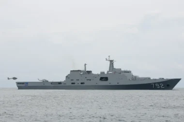 Deux porte-avions chinois foncent vers une zone américaine : scénario de crise en vue ?