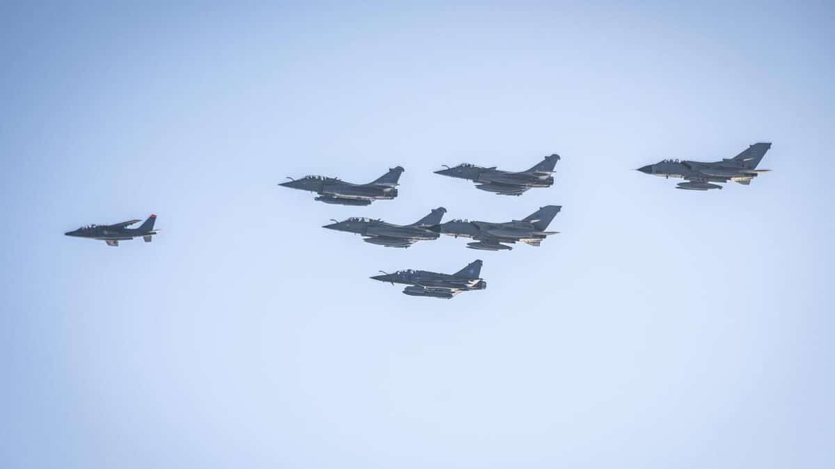 L’exercice Volfa 25, mené en Dordogne et sur plusieurs bases françaises, engage plus de 1 000 aviateurs et une cinquantaine d’appareils. Objectif : préparer l’armée de l’Air et de l’Espace à un conflit de haute intensité. Defense.gouv