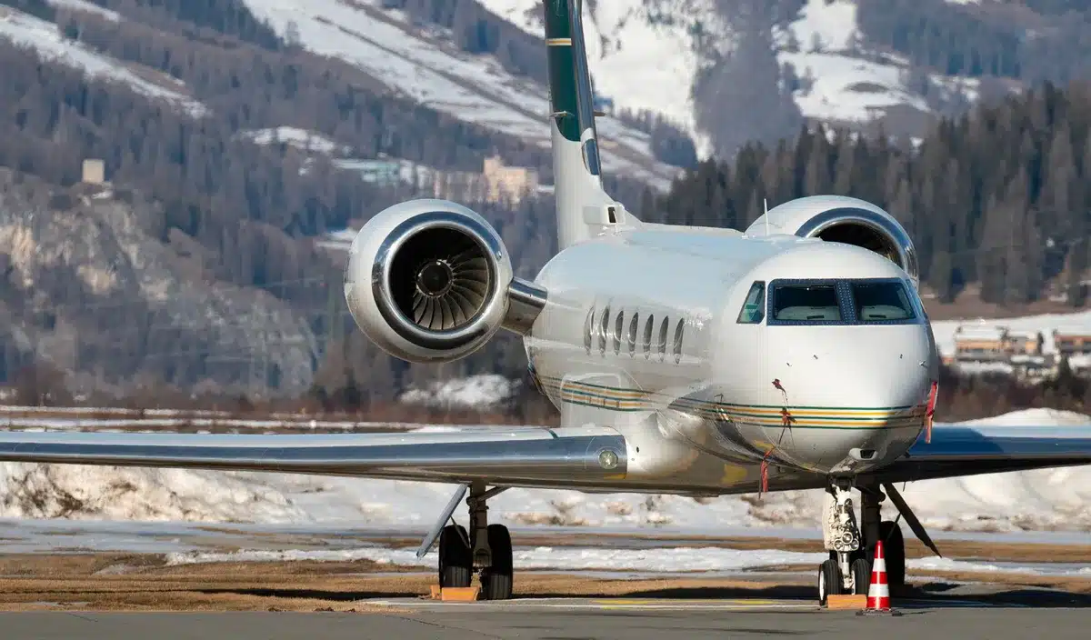 Silence radio à 10 000 mètres : un Rafale décolle en urgence face à un jet privé muet