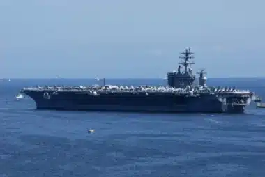Deux crashs en 30 minutes : le cauchemar du porte-avions américain USS Nimitz