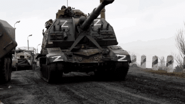 L’armée russe annonce la prise de quatre localités en Ukraine orientale. Cet article analyse cette avancée revendiquée, la vérification des faits et les implications stratégiques, dans un contexte de guerre et de renforcement des sanctions. Wikipedia