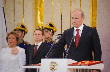 Lors de son déplacement au Kirghizstan, Vladimir Poutine a présenté une série de messages destinés autant à l’Ukraine qu’aux États-Unis et aux Européens. Wikipedia