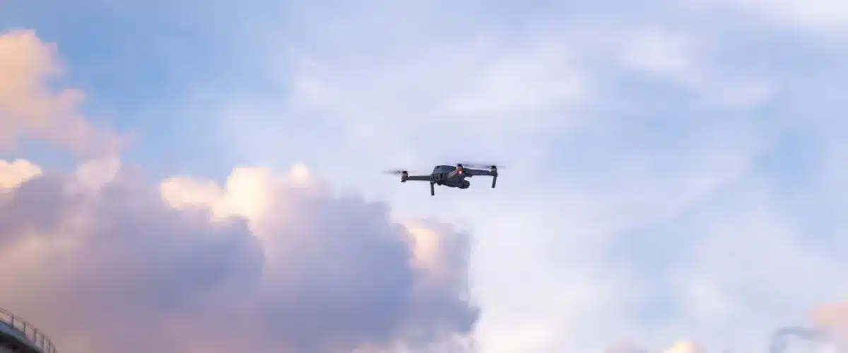 Panique au-dessus d’une centrale nucléaire : trois drones surgissent sans prévenir