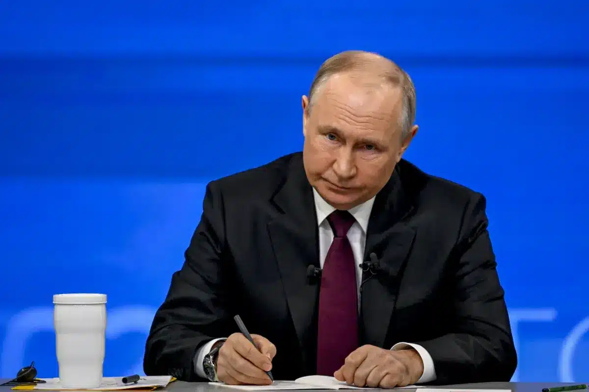 Malaise à Moscou : la question inattendue d’une fillette qui a déstabilisé Vladimir Poutine en plein discours