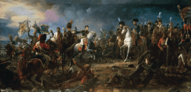 Chaque fin d’automne, la République tchèque accueille une reconstitution spectaculaire de la bataille d’Austerlitz. Des centaines de passionnés rejouent l’affrontement de 1805 et redonnent vie à l’un des épisodes majeurs de l’histoire napoléonienne. Wikipedia