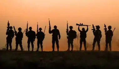 Un suivi des soldats sans GPS ? La technologie française qui pourrait tout changer… ou tout surveiller