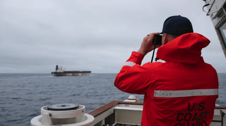 Un pétrolier russe est saisi par l’armée américaine dans l’Atlantique Nord. Washington affirme que le navire naviguait sans pavillon valide et violait des sanctions internationales. Capture d'écran X