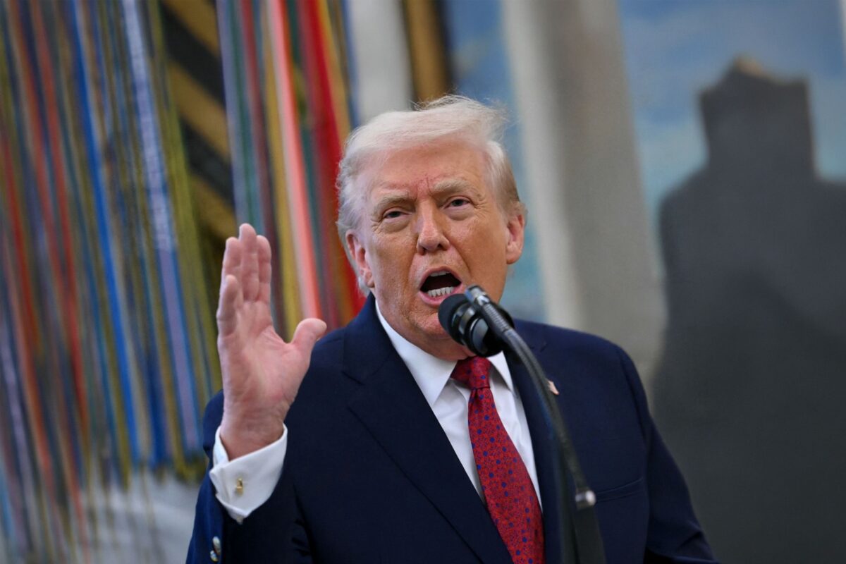 avion-de-combat-maquille-en-avion-civil-la-doctrine-trump-qui-choque