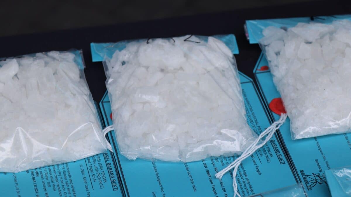saisies-de-drogue-en-mer-la-marine-nationale-bat-tous-les-records-en-2025