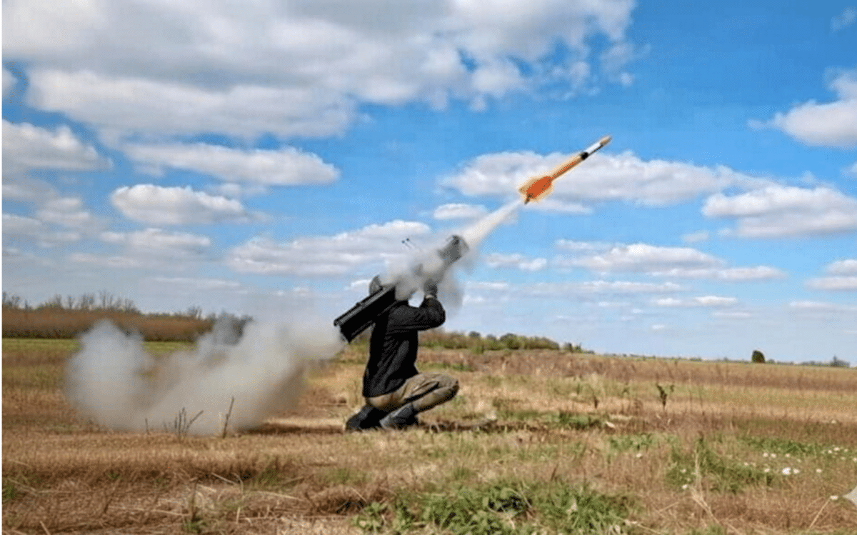 Le système russe Hermes, nouveau MANPADS anti-drones, redéfinit les capacités de Défense rapprochée sur le front ukrainien, entre innovations technologiques, limites opérationnelles et enjeux stratégiques. Capture d'écran