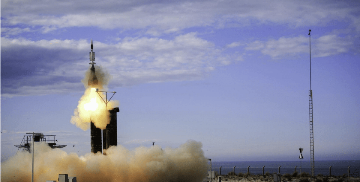 Le groupe français Thales prévoit plus de 9 000 recrutements dans le monde, dont 3 300 en France. Une dynamique portée par la montée en puissance des industries de la Défense et des technologies critiques. Capture d'écran Thales