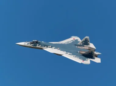 Présence militaire surprise : l’Algérie accueille discrètement des Su-57 russes