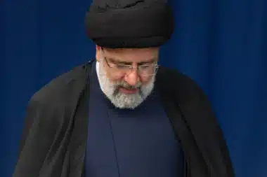 Une frappe américaine en Iran ? La menace de Khamenei fait planer le spectre d’une guerre totale