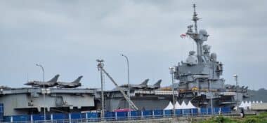 Porte-avions Charles de Gaulle : escale agitée en Suède
