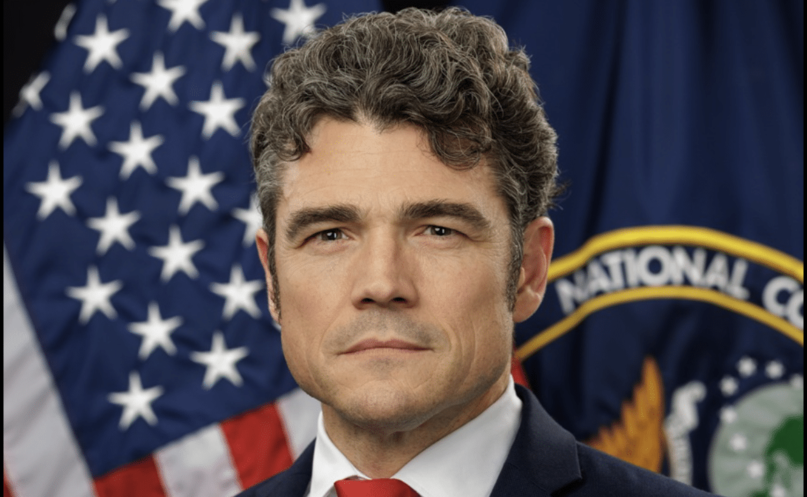 Opposé à l’intervention américaine en Iran, le chef du contre-terrorisme démissionne. Une décision qui révèle de profondes tensions politiques à Washington. Wikipedia