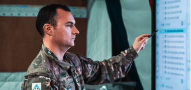 Adopté par l’armée française, Sitaware s’impose comme un logiciel de commandement clé en Europe. Analyse d’un succès stratégique et technologique. Ministère des Armées