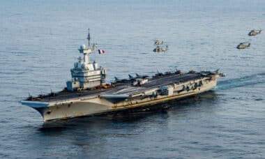 Le futur porte-avions français dépasse les 12 milliards d’euros. Analyse détaillée de son coût, de ses enjeux industriels et de ses capacités militaires. Wikipedia