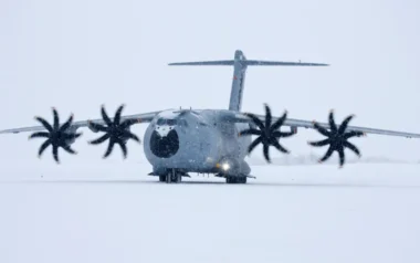 Un A400M de 100 tonnes se pose sur la banquise par -25°C sans équipement spécial : les ingénieurs d'Airbus n'en espéraient pas tant