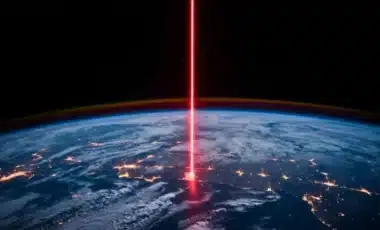 Les astronomes confirment un méga-laser cosmique à 8 milliards d'années-lumière : il émet sans interruption et personne ne comprend pourquoi