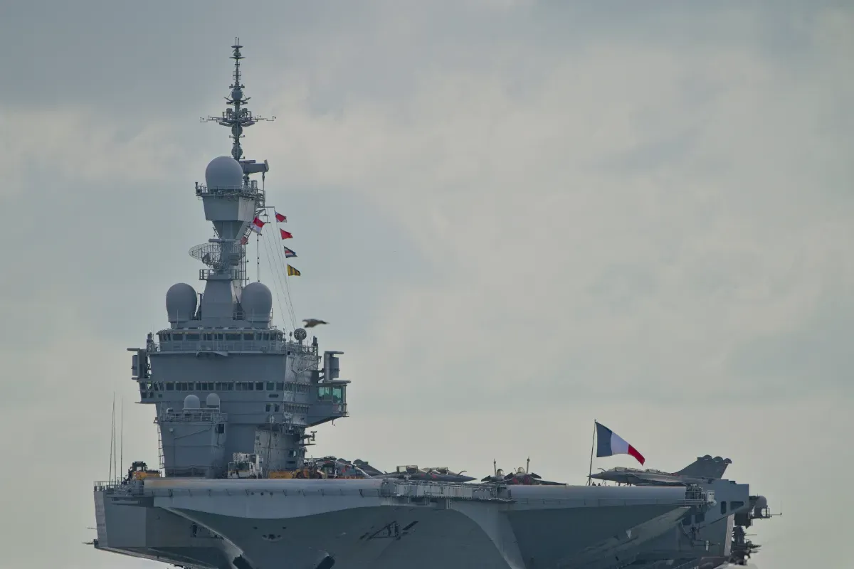 Le Charles de Gaulle en Suède : derrière l’escale à Malmö, un contrat explosif se joue