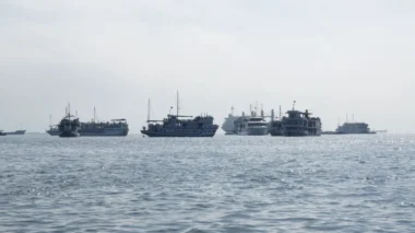 Des milliers de bateaux de pêche alignés en "L" au large de Taïwan, mais ils ne pêchent pas