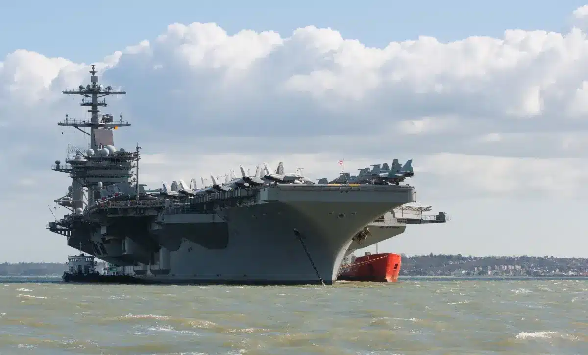 Le HMS Prince of Wales prêt à partir en urgence : le Moyen-Orient sous haute tension