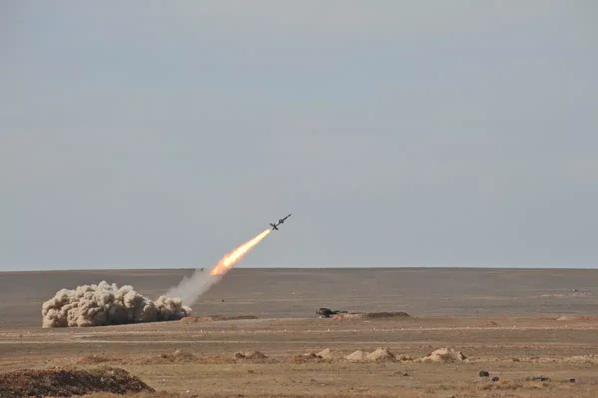 L’Iran dévoile son arme balistique la plus redoutée : le missile Sejil