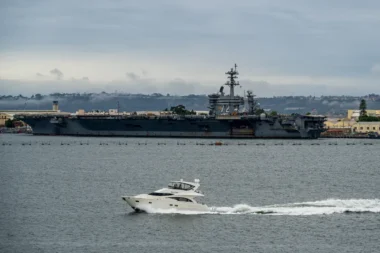 Filmés sur le vif, les appontages de l’USS Abraham Lincoln montrent la folie du pont d’envol