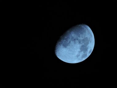La Nasa prévoit d’investir 20 milliards de dollars pour établir une base habitée sur la Lune. Objectif : une présence humaine durable et stratégique d’ici la prochaine décennie. Pixabay