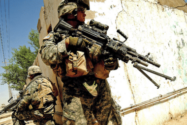 Guerre au Moyen-Orient : les entreprises américaines d’armement enregistrent une hausse spectaculaire des commandes, portée par la montée des tensions internationales.